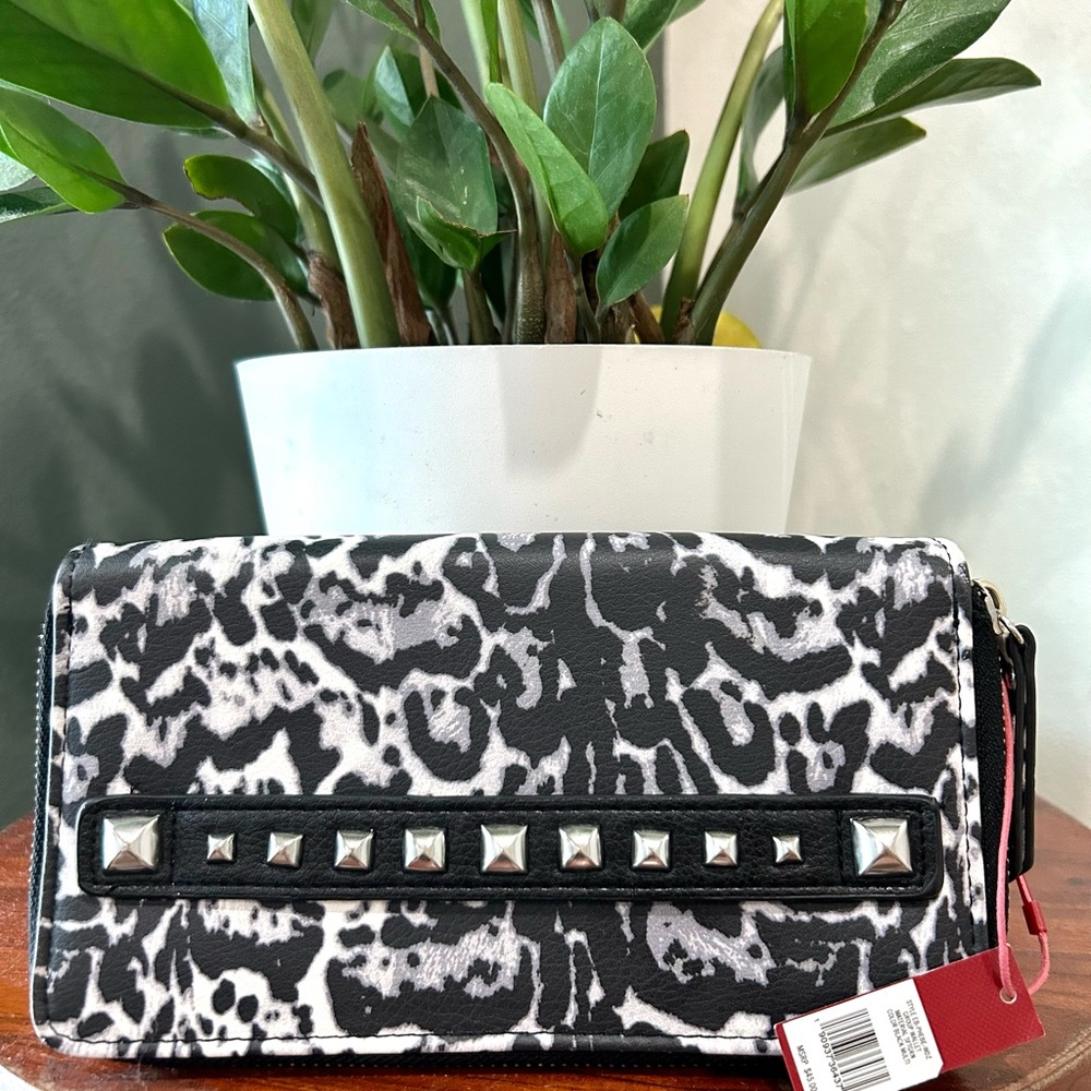 NWT Enzo Angiolini wallet.